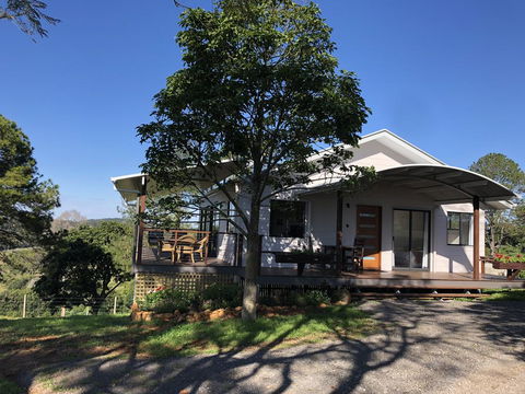 Flame Tree Chalet - Grafton Accommodation 2