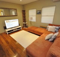 Glebe Self-Contained Modern One-Bedroom Apartment 47ROS - Grafton Accommodation