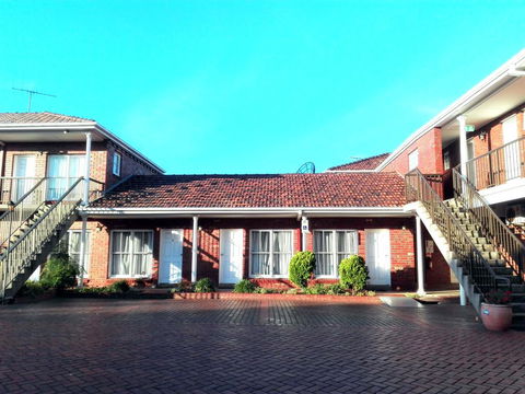 Glen Inn - Grafton Accommodation 0