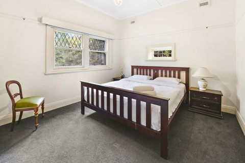 GlenIris Beautiful 6BedderFamily House+2Bath+Pool - Grafton Accommodation 3