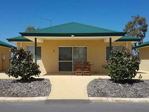 Golden Ponds - Grafton Accommodation 1