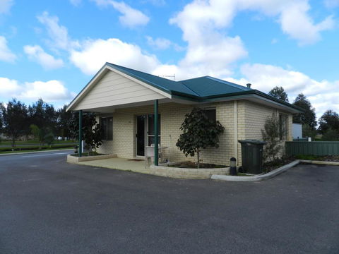 Golden Ponds - Grafton Accommodation 2