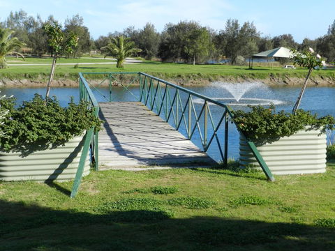 Golden Ponds - Grafton Accommodation 0