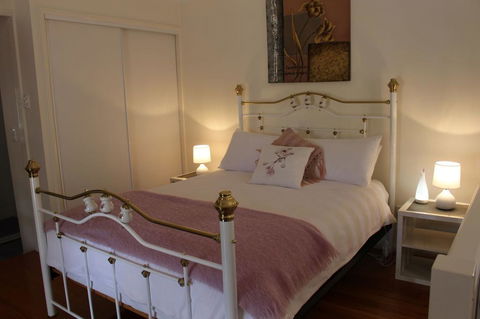 Granite Gardens Cottages & Lake Retreat - Grafton Accommodation 1