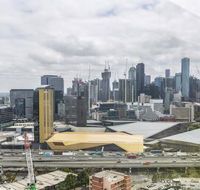 Gravity defyingLight filled apartmentBay to city viewsRooftop deckHot tubNetflix - Grafton Accommodation