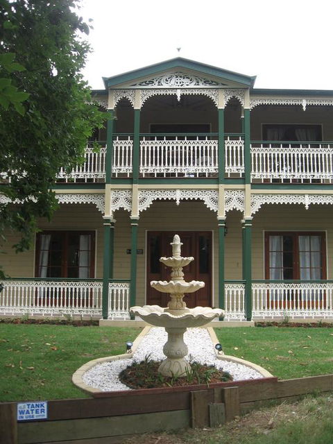 Grove Manor - Grafton Accommodation 3