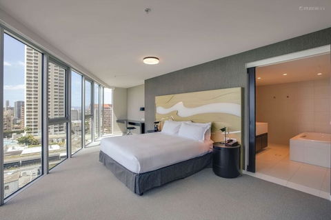 H Ocean View In Surfers Paradise - Grafton Accommodation 2
