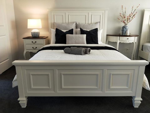Hamptons Waterfront Getaway - Grafton Accommodation 3