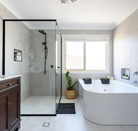 Hamptons Waterfront Getaway - Grafton Accommodation