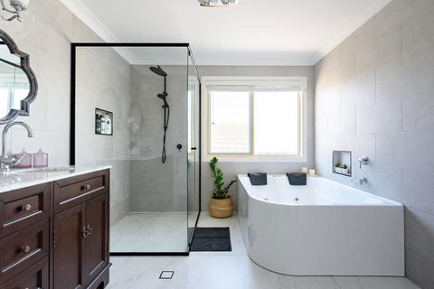 Hamptons Waterfront Getaway - Grafton Accommodation 0