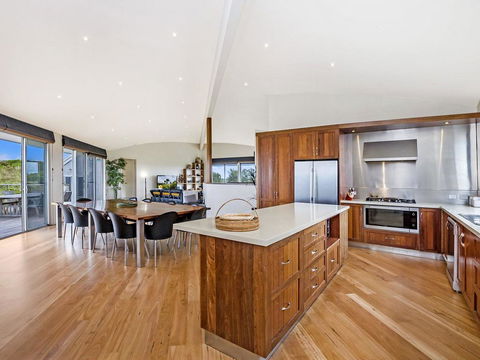 HEARN'S BEACH HOUSE - Grafton Accommodation 2