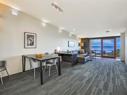 HEARN'S BEACHSIDE VILLA 2 - Grafton Accommodation 2