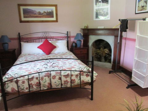 Henry's Cottage - Grafton Accommodation 1
