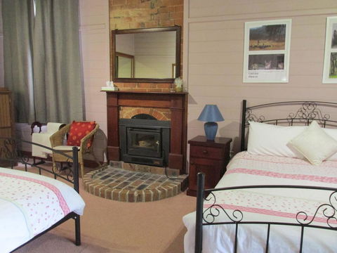 Henry's Cottage - Grafton Accommodation 3