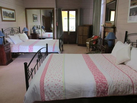 Henry's Cottage - Grafton Accommodation 0