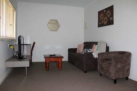 Hibernian Hotel - Grafton Accommodation 3