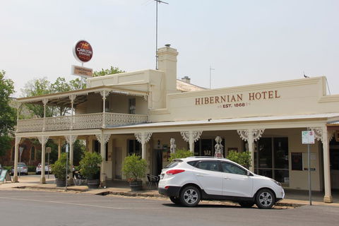 Hibernian Hotel - Grafton Accommodation 0