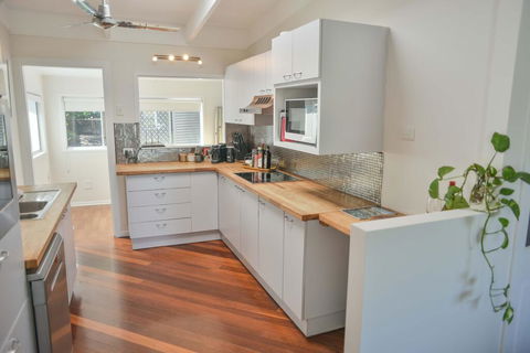 Hideaway At Hodgens Walk To Beach Happy Valley And Bulcock St With Backyard - Grafton Accommodation 1