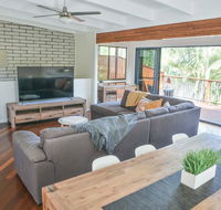 Hideaway At Hodgens Walk to Beach Happy Valley and Bulcock St With Backyard - Grafton Accommodation