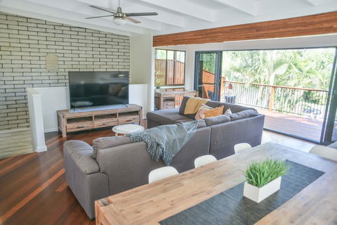 Hideaway At Hodgens Walk To Beach Happy Valley And Bulcock St With Backyard - Grafton Accommodation 0
