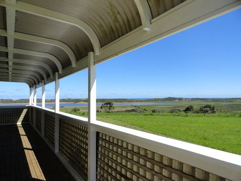 High View Family Cottages - Grafton Accommodation 0