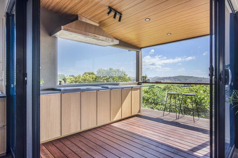 Hilltop Hideaway Luxury Style - Grafton Accommodation 2