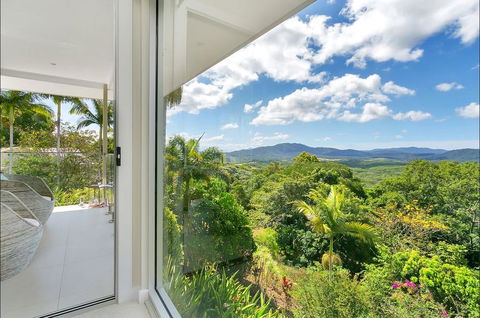 Hilltop Rainforest Retreat - Grafton Accommodation 1