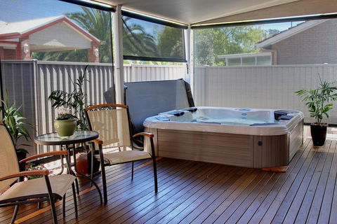 Holistic Haven - Grafton Accommodation 1