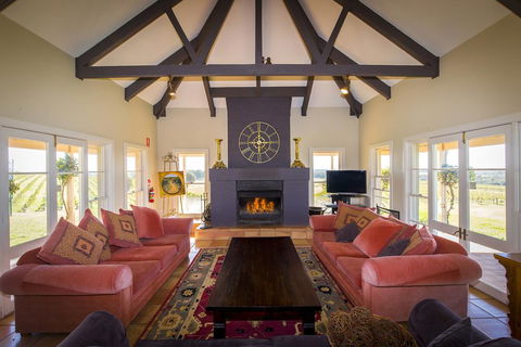 Holman Estate - Grafton Accommodation 0