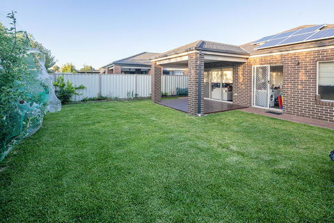 Homely Getaways In Central Pakenham - Pet Friendly - Grafton Accommodation 0