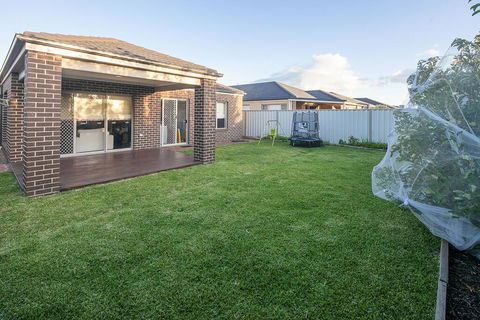 Homely Getaways In Central Pakenham - Pet Friendly - Grafton Accommodation 1
