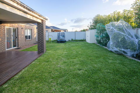 Homely Getaways In Central Pakenham - Pet Friendly - Grafton Accommodation 3