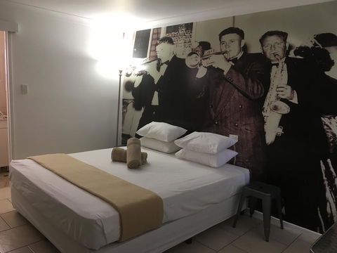 Hotel Corones - Grafton Accommodation 1