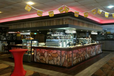 Isa Hotel - Grafton Accommodation 3