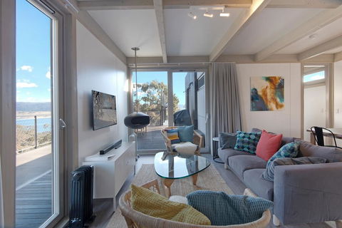 JINDY HOUSE BRAND NEW And STYLISH AMAZING VIEWS - Grafton Accommodation 3