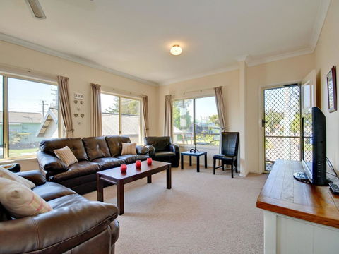 Just 4 Fun - Grafton Accommodation 3