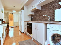 King II - you can honestly walk to Bimbadgen and Hope Estate concerts