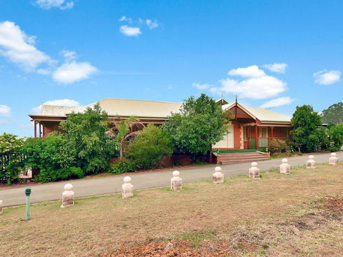 King III - You Can Honestly Walk To Bimbadgen And Hope Estate Concerts - Grafton Accommodation 0