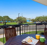 Kings Beach Ocean Front Views Private Balcony overlooking Kings Beach - Grafton Accommodation