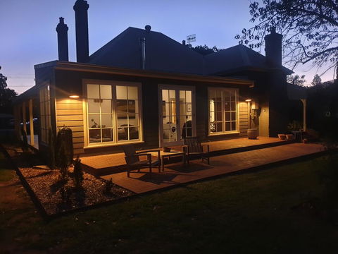 Kings Cottage Uralla - Grafton Accommodation 1