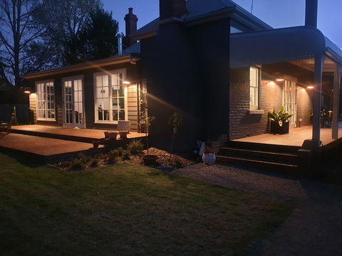 Kings Cottage Uralla - Grafton Accommodation 2