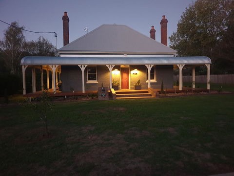 Kings Cottage Uralla - Grafton Accommodation 0