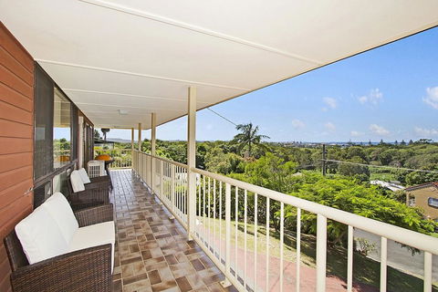 KINGSCLIFF HOLIDAY HOME ON THE HILL - SYD'S VIEW - Grafton Accommodation 3
