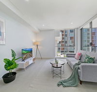 KOZYGURU MASCOT WALK TO STATION MODERN DESIGNER 2 BED APT FREE PARKING NMA260-312 - Grafton Accommodation