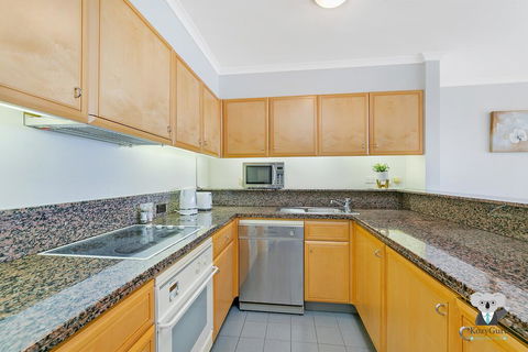 KOZYGURU THE ROCKS HARBOUR BRIDGE VIEW 1 BED APT SWIMMING POOL NTR098 - Grafton Accommodation 3