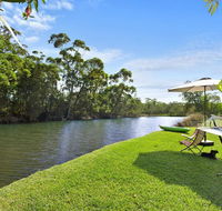 Lake Frontage family fun home - Grafton Accommodation
