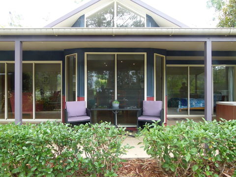 Lake Russell Lakeside Retreat - Grafton Accommodation 2