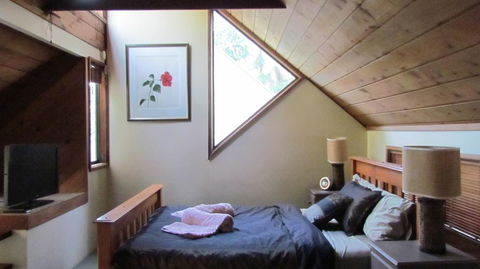 Lake Russell Luxury Retreat - Grafton Accommodation 3