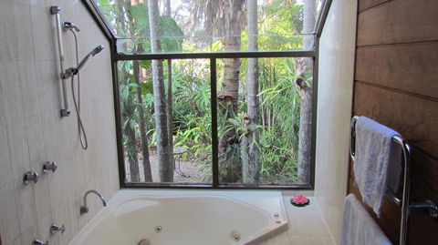 Lake Russell Luxury Retreat - Grafton Accommodation 0