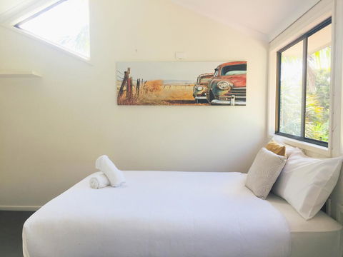 Lakeside Beach House - Hostie Properties - Grafton Accommodation 2